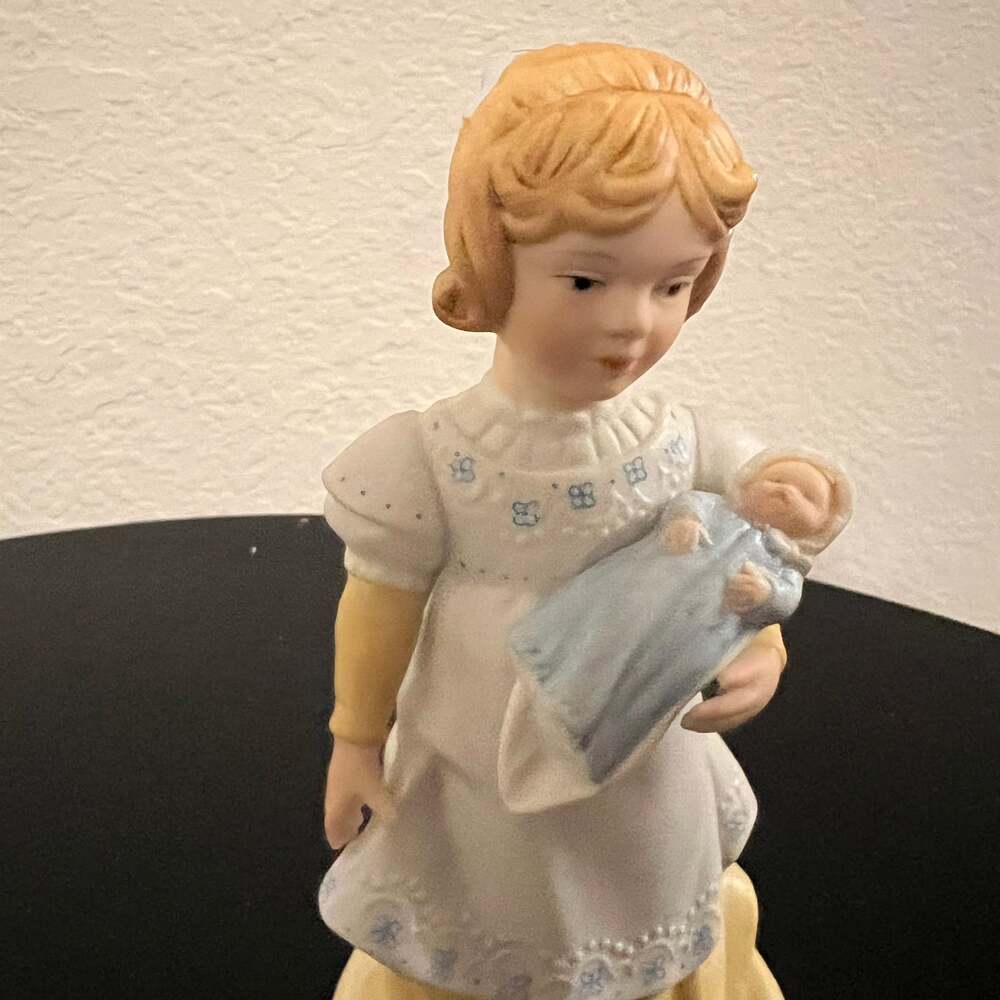 1981 AVON “A Mother's Love” Figurine Mom Holding Newborn Baby